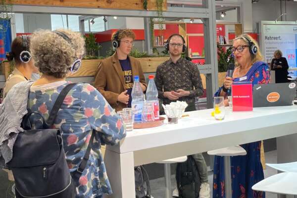 Sonja Oberndorfer beim MVB-Austausch auf der Frankfurter Buchmesse 2024.