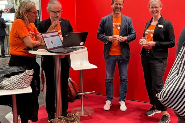 Ronald Schild bei der Standeröffnung der Leipziger Buchmesse 2023.